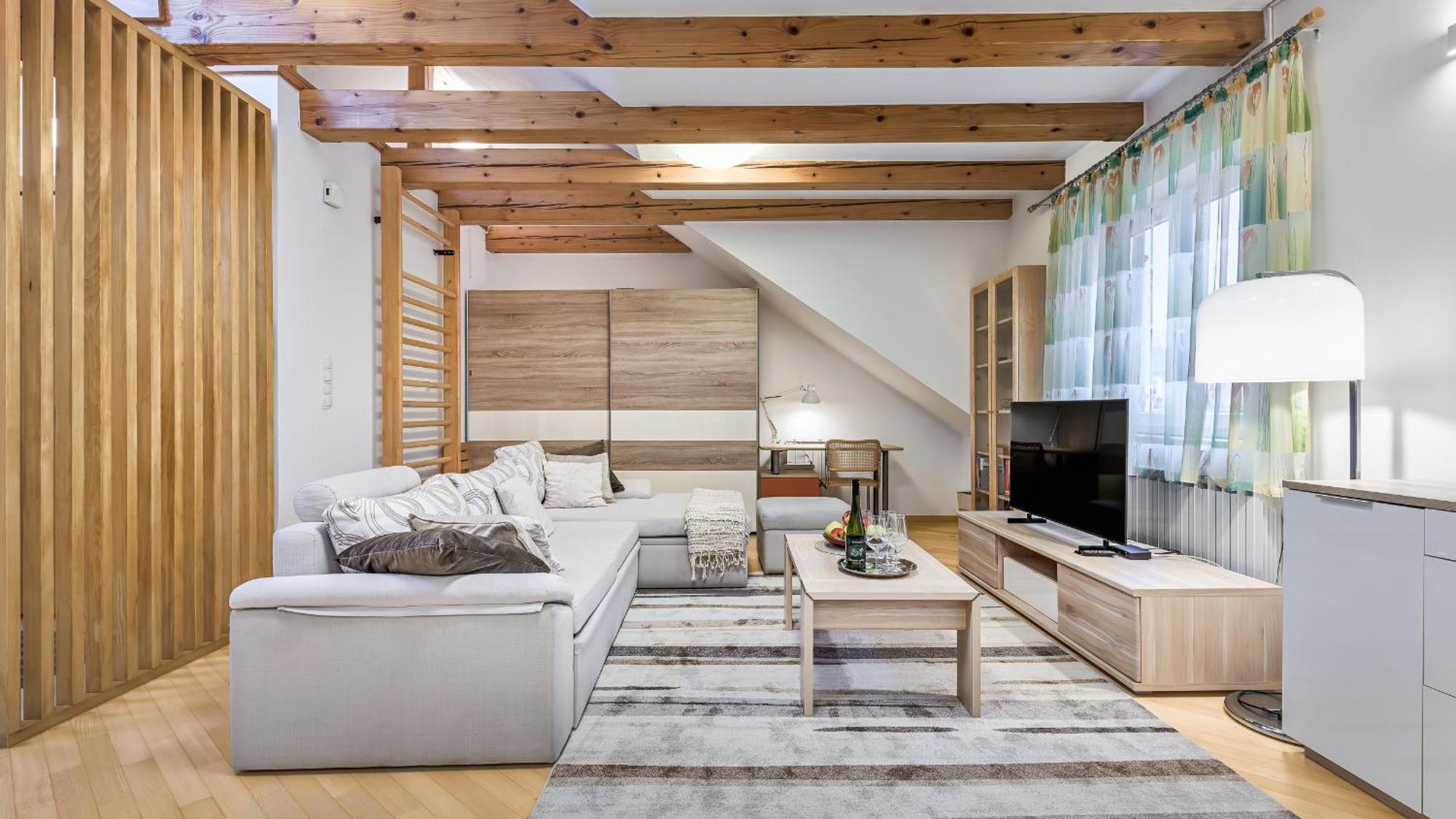 Relaxing Wooden Retreat In Apartment